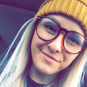 Meet your Posher, Alyssa